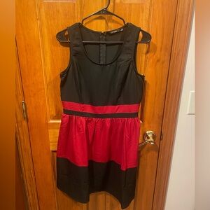 Doe & Rae Black and Red Dress Size Large